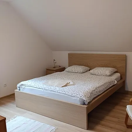Penzion pod Vlkolíncom Penzión pre hostí